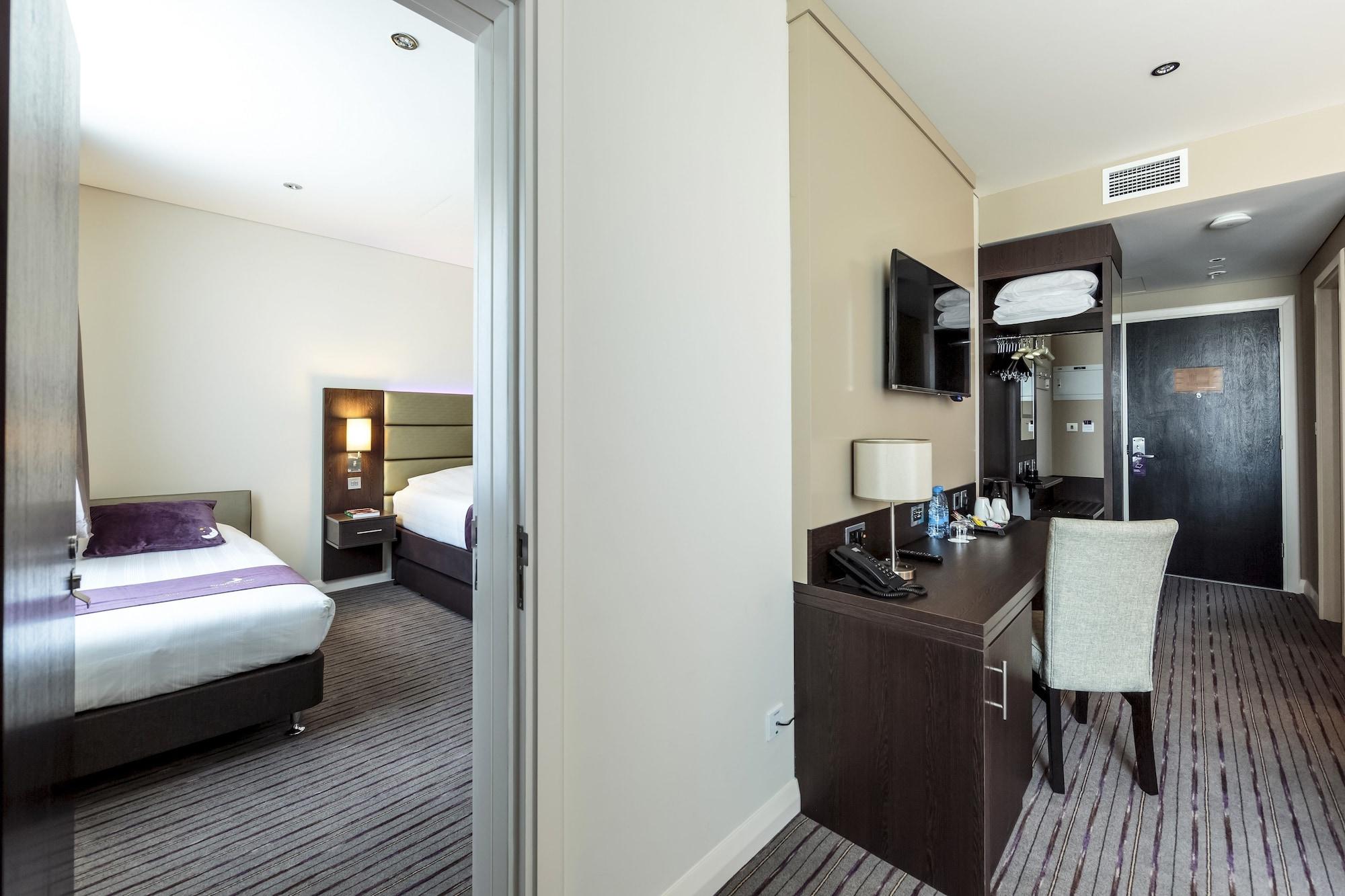Premier Inn Doha Education City Umm al Qubur Extérieur photo