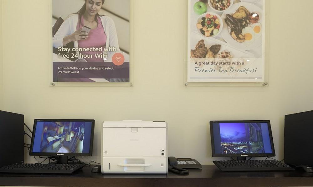 Premier Inn Doha Education City Umm al Qubur Extérieur photo