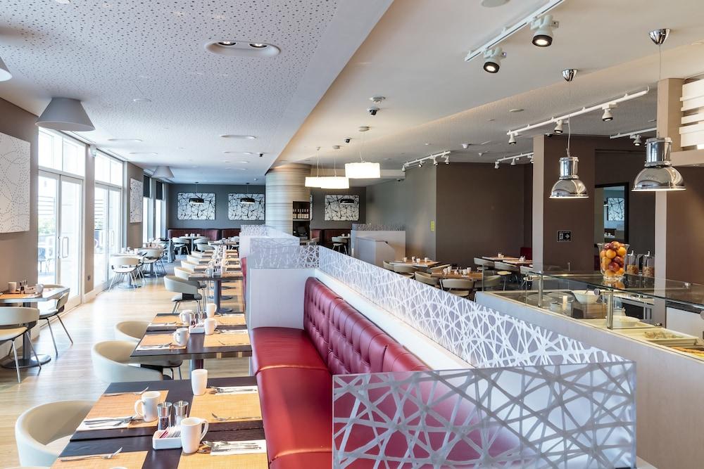 Premier Inn Doha Education City Umm al Qubur Extérieur photo