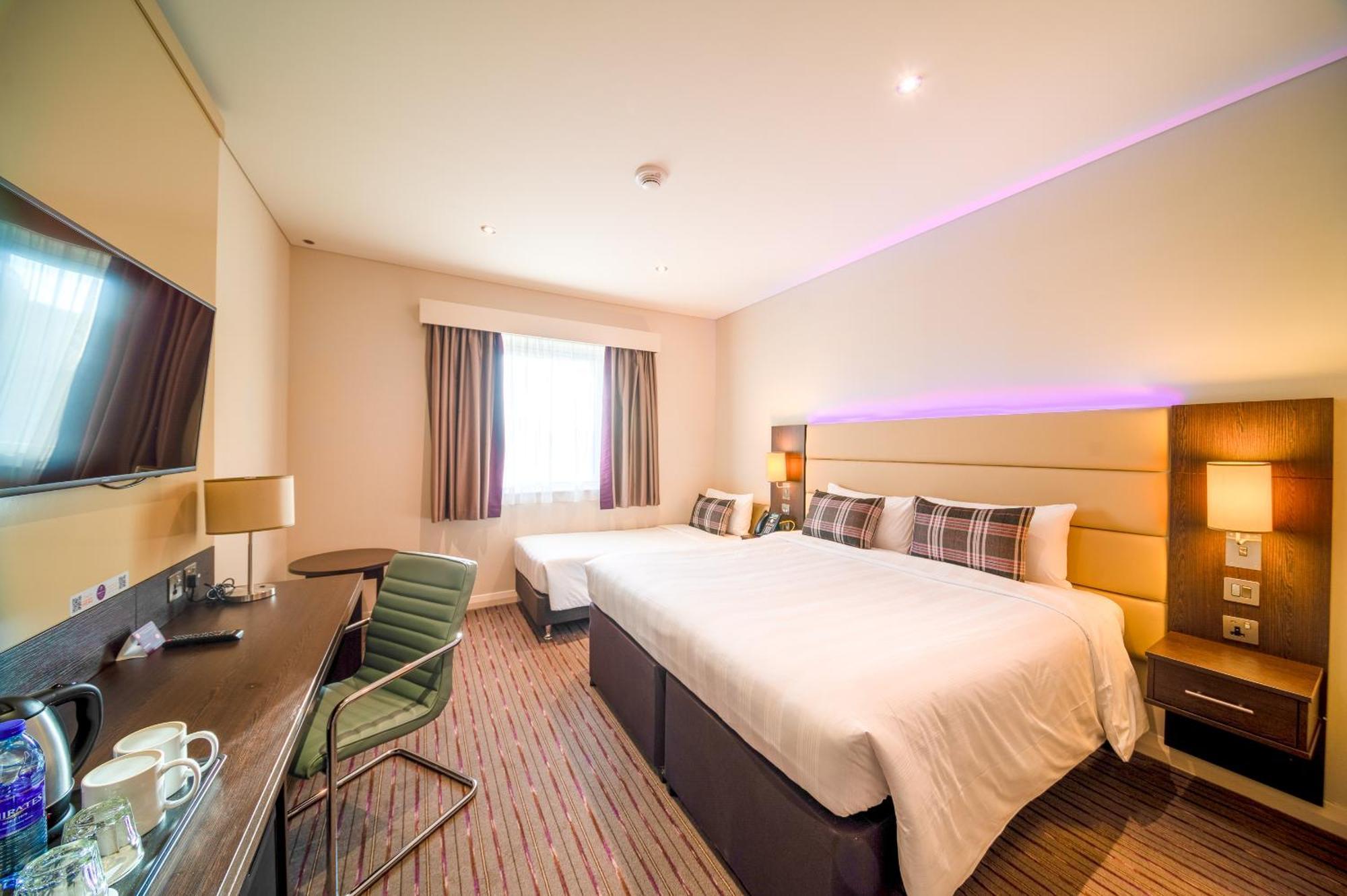 Premier Inn Doha Education City Umm al Qubur Extérieur photo